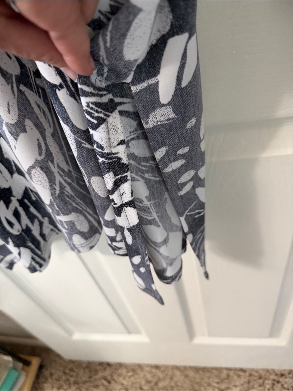 Clara Sun Woo Gray and White Abstract Floral V-Neck Tunic - Picture 3 of 3